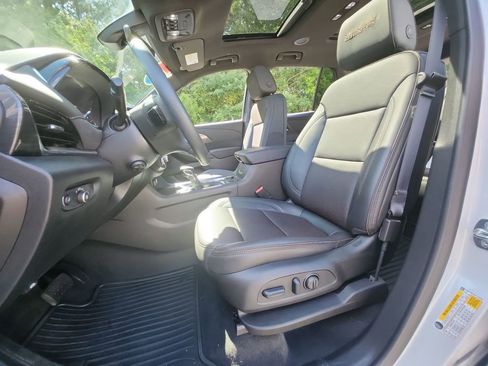 Certified 2023 Chevrolet Traverse High Country image 24