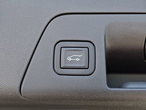 Used 2023 Buick Envision Avenir AWD/4WD image 31