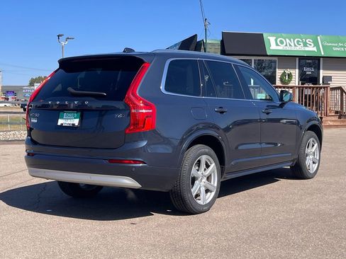 Used 2022 Volvo XC90 T6 Momentum image 8