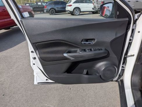 Used 2023 Nissan Kicks SV image 11