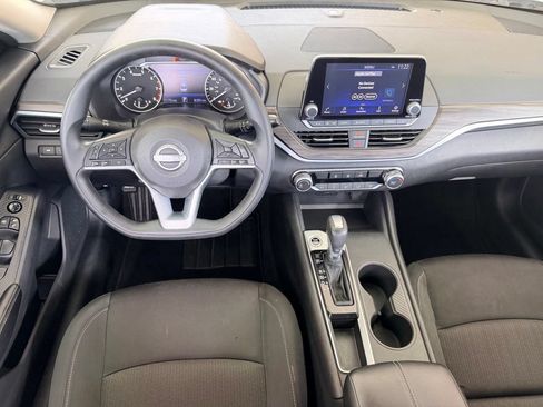 Used 2025 Nissan Altima 2.5 SV FWD image 15