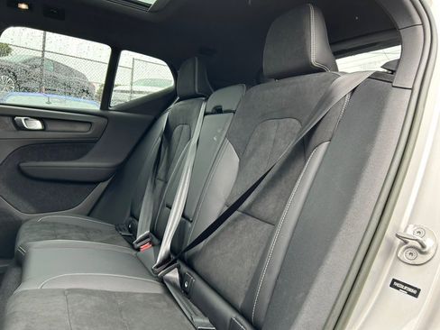 Used 2023 Volvo XC40 Recharge Plus image 50