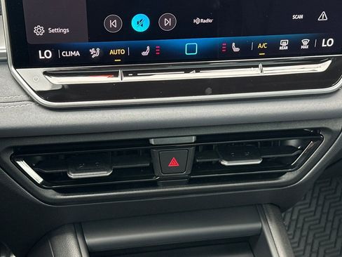 New 2026 Volkswagen Tiguan SE R-Line FWD image 18