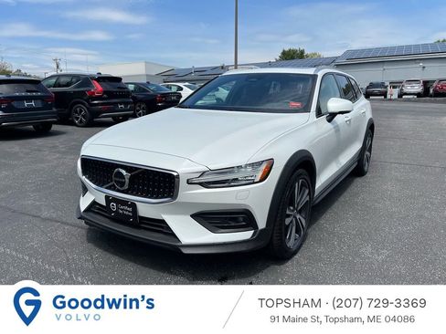 Certified 2025 Volvo V60 B5 Cross Country Plus AWD/4WD image 1