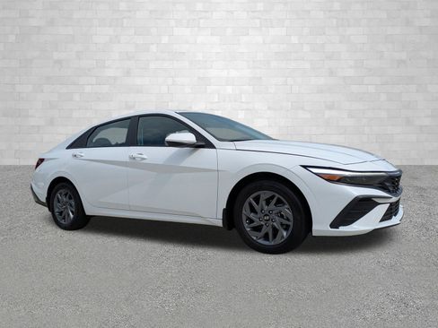 Certified 2024 Hyundai Elantra Blue FWD image 1