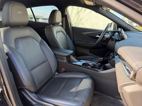 Used 2025 Buick Envista Sport Touring image 34