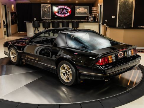 Used 1987 Chevrolet Camaro Z28 RWD image 18
