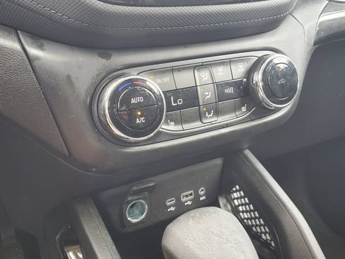 Used 2022 Chevrolet TrailBlazer LT w/ Convenience Package FWD image 31