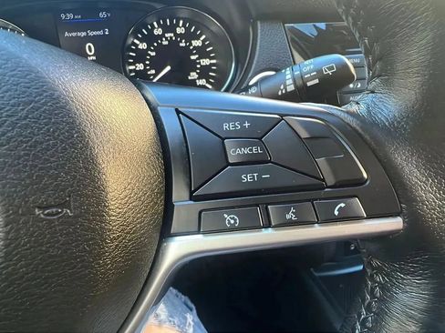 Used 2019 Nissan Rogue SV AWD/4WD image 16