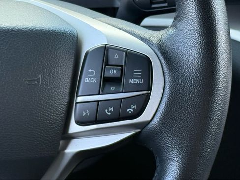 Used 2023 Ford Explorer XLT AWD/4WD image 26