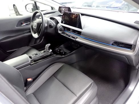 Used 2024 Toyota Prius XLE image 6