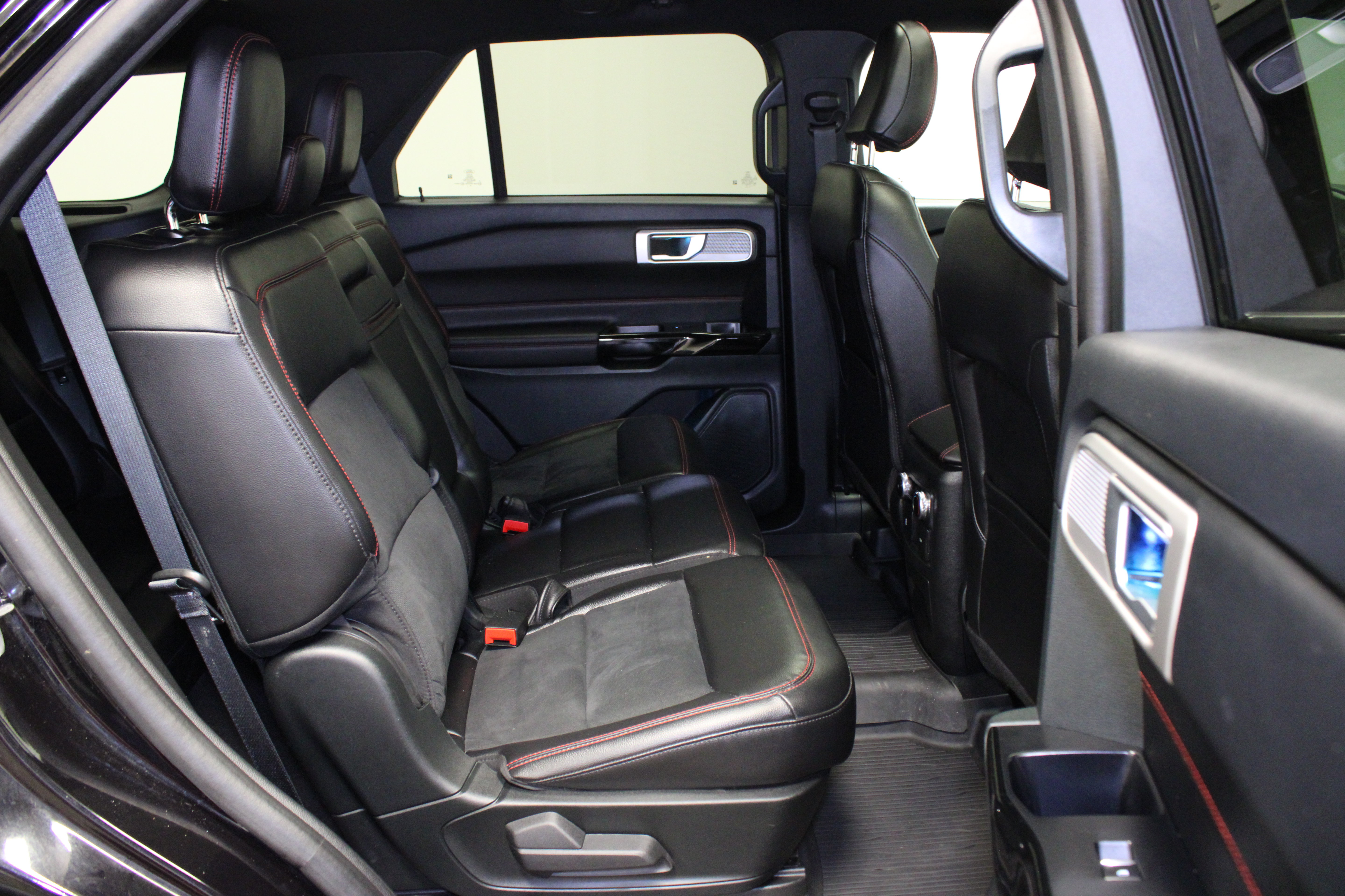 Used 2024 Ford Explorer ST-Line w/ Class IV Trailer Tow Package AWD/4WD image 19