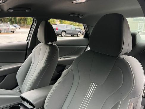 Used 2023 Hyundai Elantra SEL w/ Cargo Package image 14