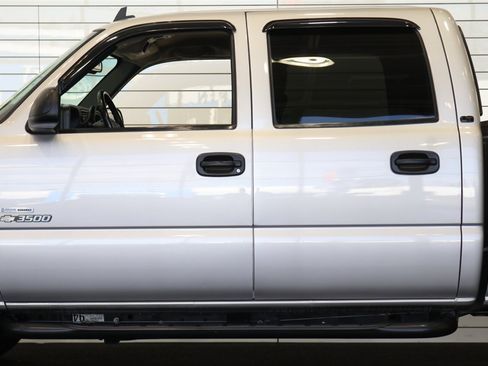 Used 2006 Chevrolet Silverado 3500 LT w/ Heavy-Duty Power Package AWD/4WD image 44