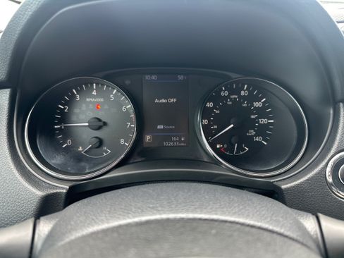 Used 2019 Nissan Rogue SV FWD image 17