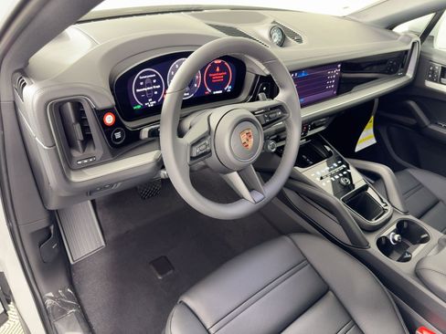 Certified 2026 Porsche Cayenne E-Hybrid Coupe AWD/4WD image 4