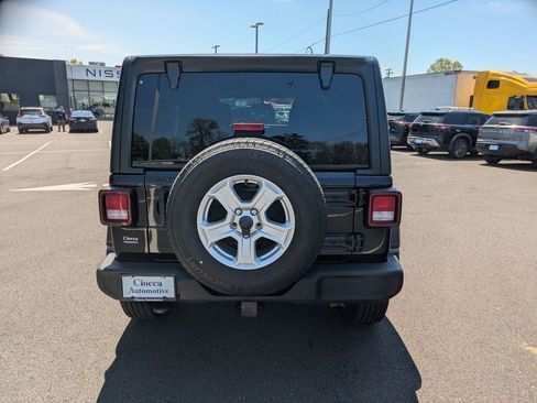 Used 2022 Jeep Wrangler Unlimited Sport AWD/4WD image 6