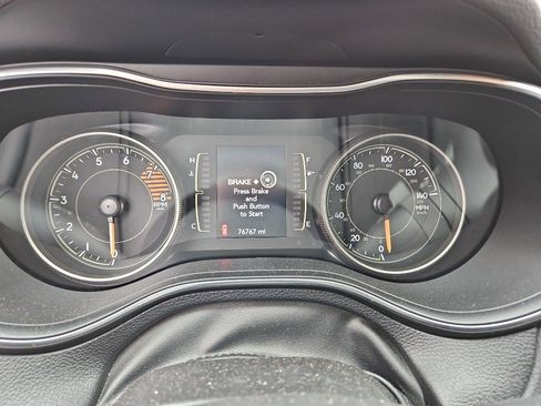 Used 2019 Jeep Cherokee Latitude Plus w/ Cold Weather Group image 9