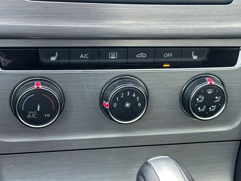 Used 2017 Volkswagen Golf Wolfsburg Edition image 24