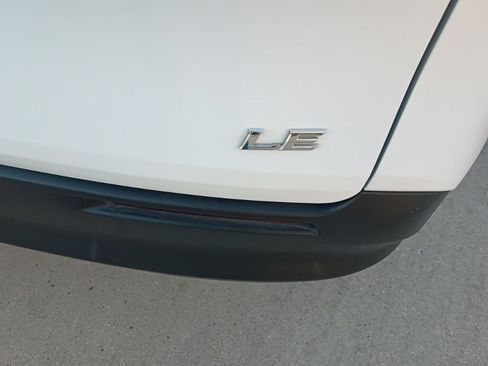 Used 2025 Toyota Sienna LE image 11