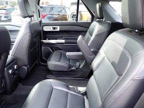 Certified 2022 Ford Explorer Limited w/ Equipment Group 301A image 18