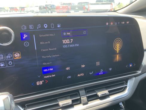 Used 2025 Chevrolet Equinox EV LT w/ LPO, All-Weather Mat Package FWD image 32