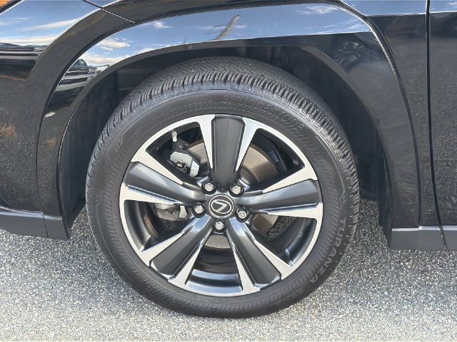 Used 2023 Lexus UX 250h AWD w/ Premium Package image 41