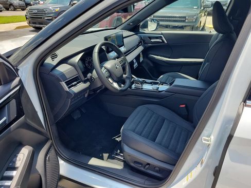 New 2026 Mitsubishi Outlander LE FWD image 13