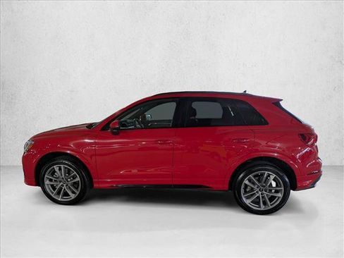 Certified 2025 Audi Q3 2.0T Premium image 9