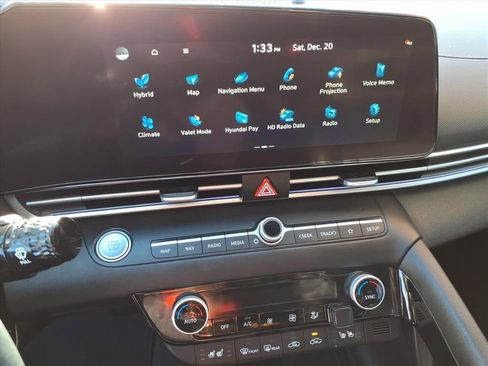 Used 2023 Hyundai Elantra Limited image 22