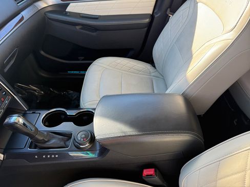 Used 2017 Ford Explorer Platinum image 14