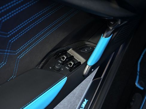 Used 2025 Lamborghini Revuelto image 38