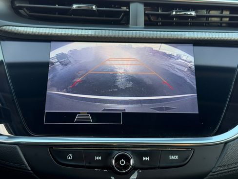 Used 2022 Buick Encore GX Select w/ Safety Package II image 25