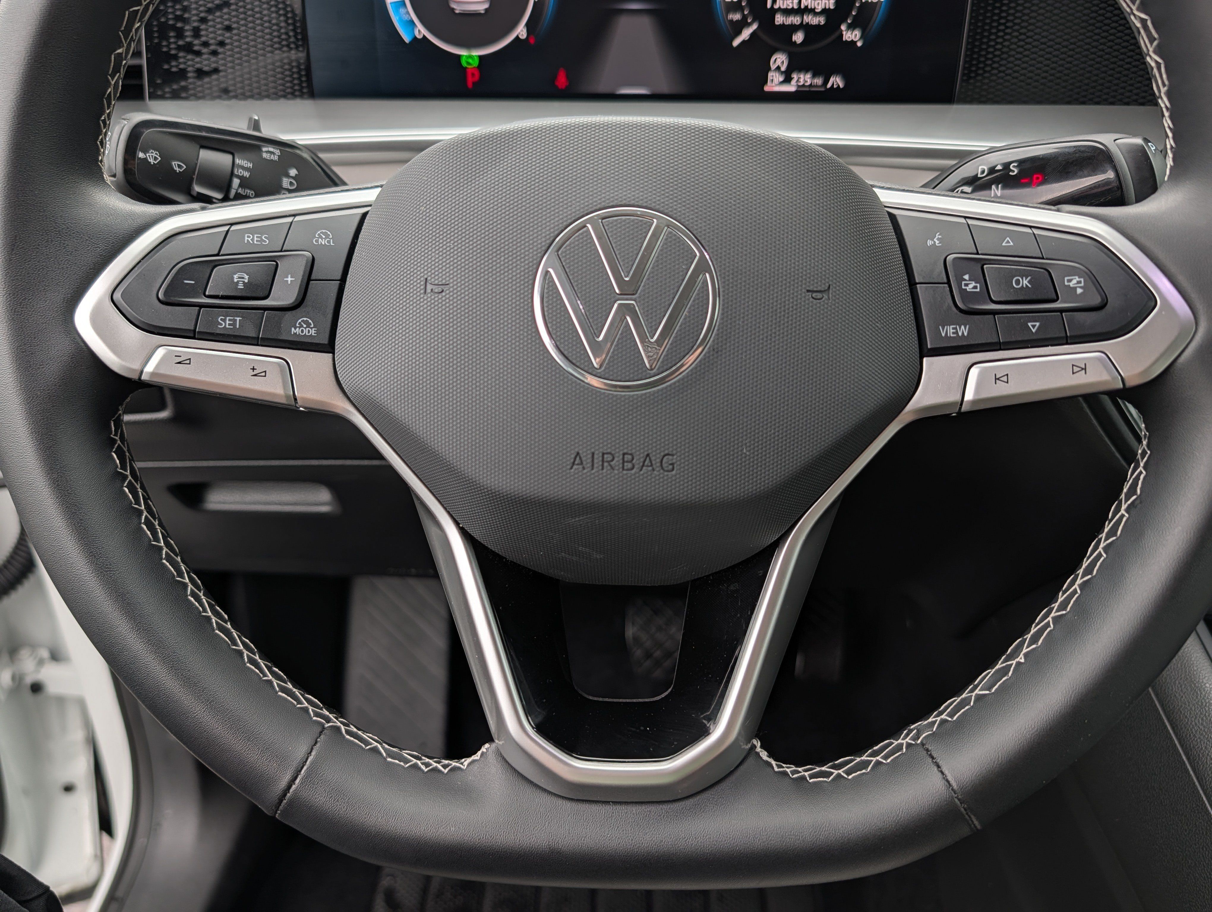 Certified 2025 Volkswagen Tiguan SE AWD/4WD image 25
