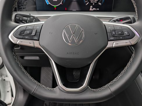 Certified 2025 Volkswagen Tiguan SE AWD/4WD image 25