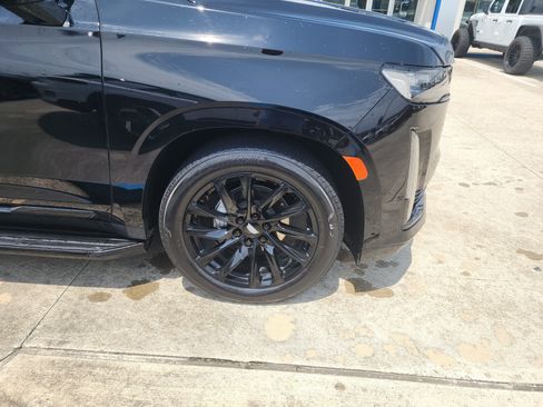 Used 2023 Cadillac Escalade Sport w/ LPO, ONYX Package AWD/4WD image 9