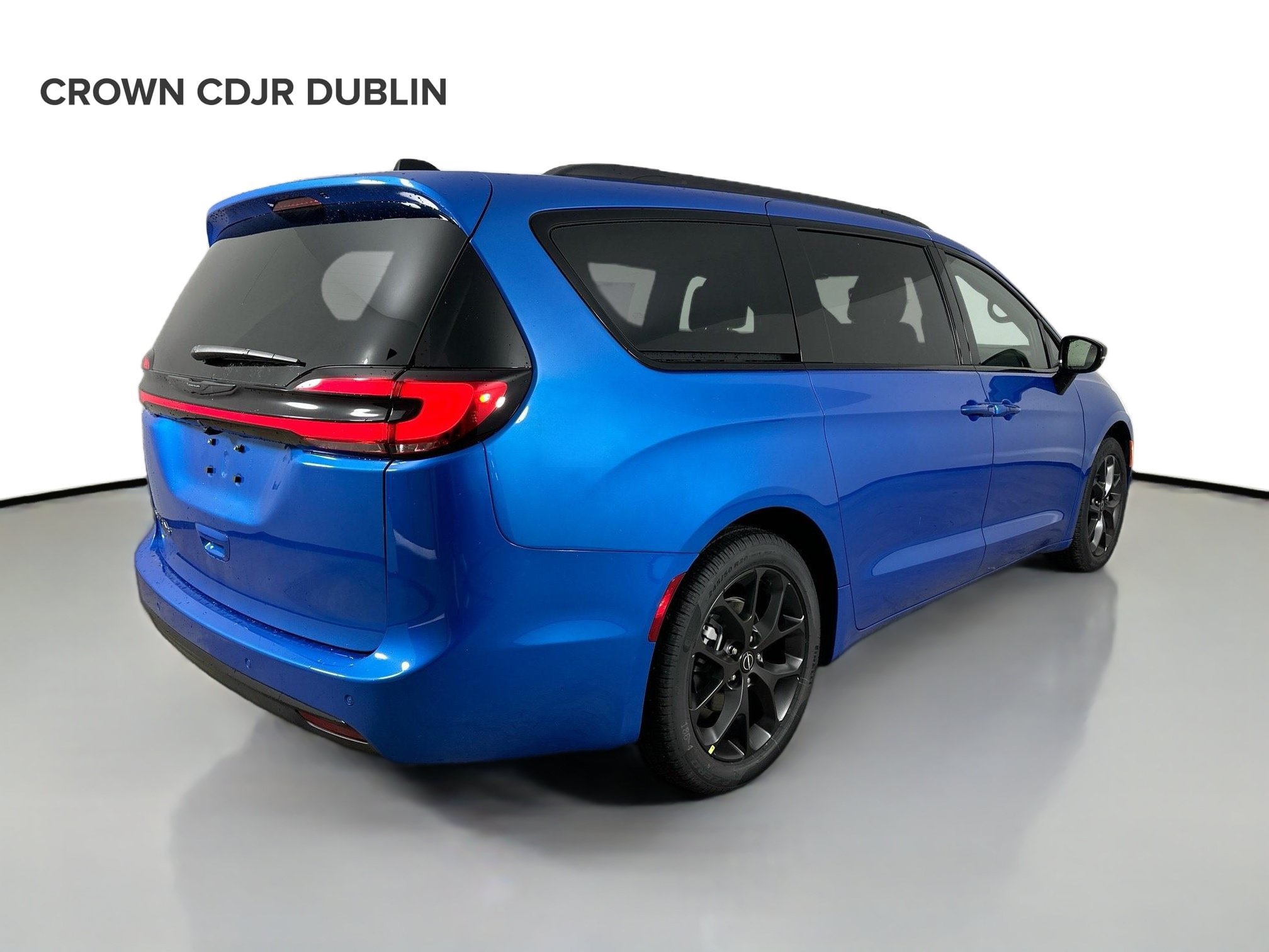 New 2026 Chrysler Pacifica Select w/ S Appearance Package FWD image 5