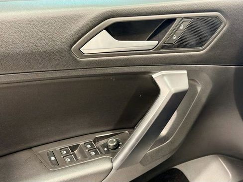Used 2021 Volkswagen Tiguan SE AWD/4WD image 15