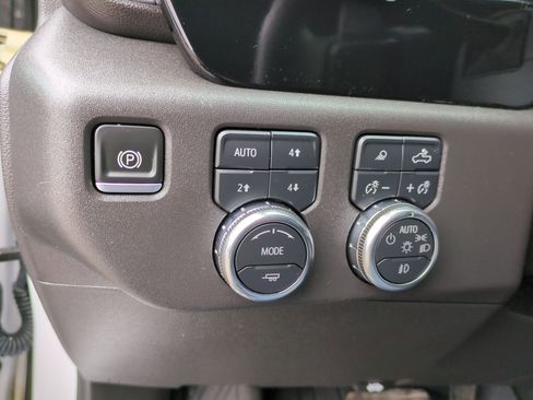 Used 2025 GMC Sierra 1500 SLT w/ SLT Premium Plus Package image 17