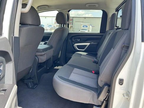 Used 2023 Nissan Titan SV image 7