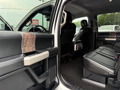 Used 2019 Ford F250 Lariat w/ Lariat Value Package image 18