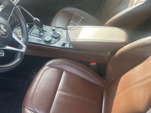 Used 2019 Alfa Romeo Stelvio Sprint w/ Nero Edizione image 4