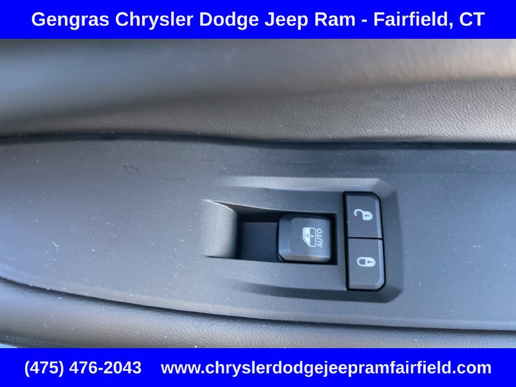 Used 2025 Jeep Grand Cherokee Limited AWD/4WD image 17