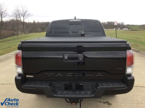 Used 2023 Toyota Tacoma TRD Off-Road image 4