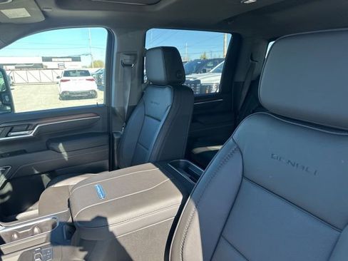 New 2025 GMC Sierra 2500 Denali w/ Denali Reserve Package image 18