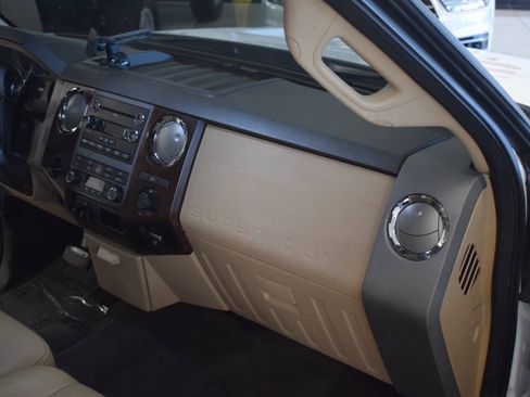 Used 2011 Ford F250 Lariat w/ Lariat Interior Pkg RWD image 42