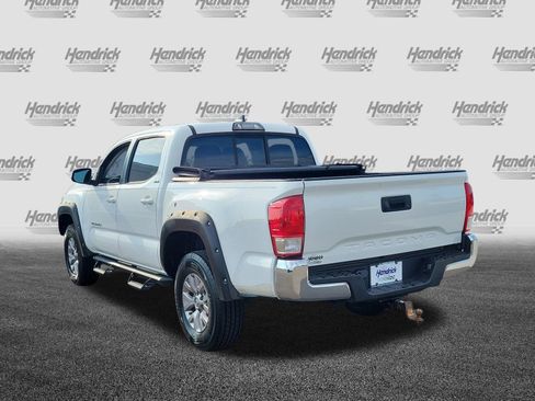 Used 2017 Toyota Tacoma SR5 w/ SR5 Appearance Package (SM) RWD image 5