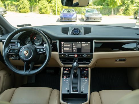 Certified 2024 Porsche Macan AWD/4WD image 6