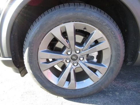 Certified 2022 Ford Explorer XLT w/ Equipment Group 202A image 5