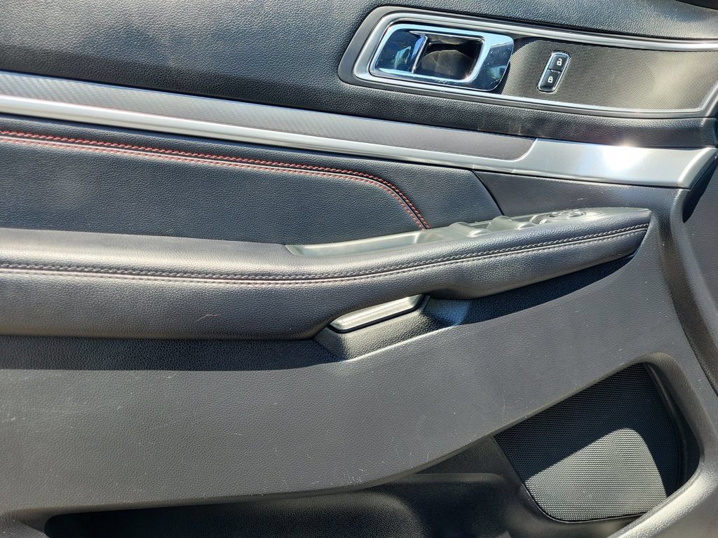 Used 2017 Ford Explorer Sport AWD/4WD image 10